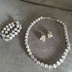 Jewelry set with necklace, bracelet and earrings from Banana republic